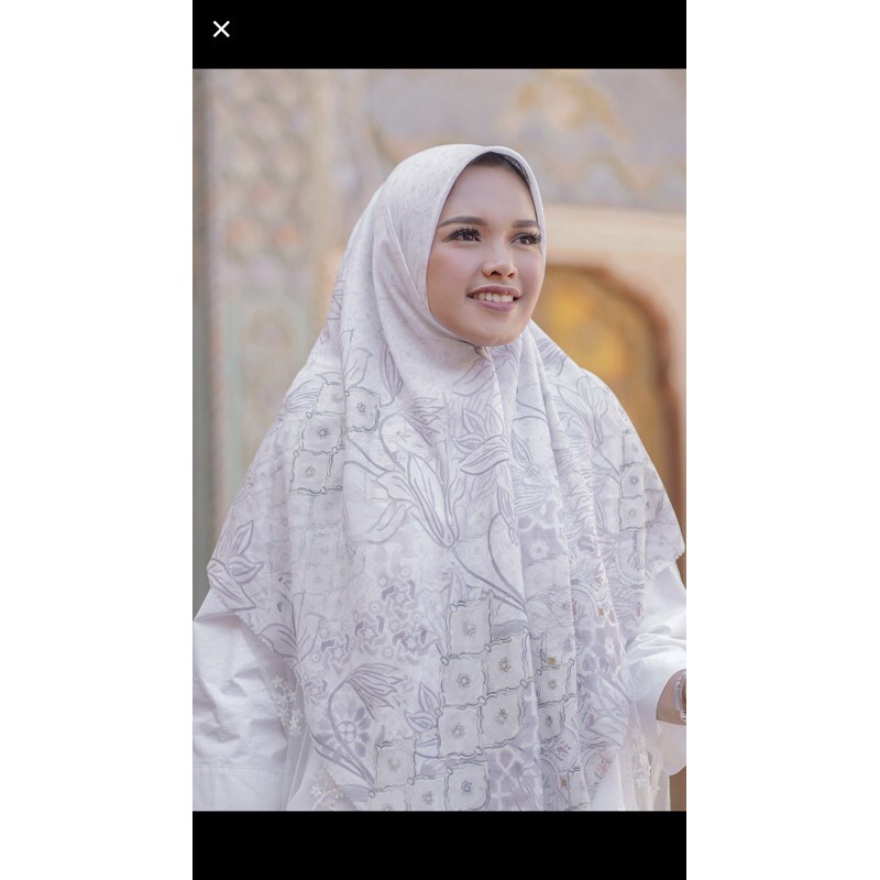 Buttonscarves Maharani XL White