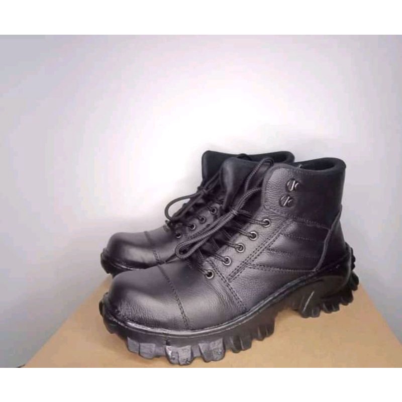 sepatusafety murah/sepatu safety boots/sepatu pria safety/sepatu safetu kulit asli sol karet ujung besi