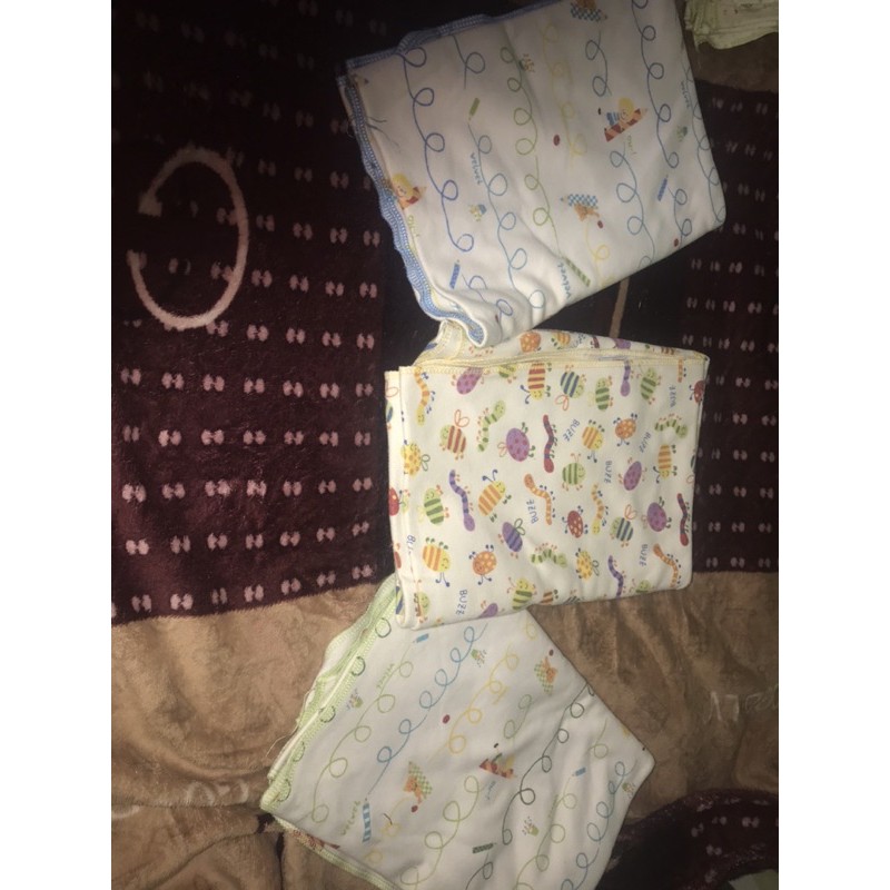 (harga SATUAN nett) bedong/swaddle velvet junior PRELOVED