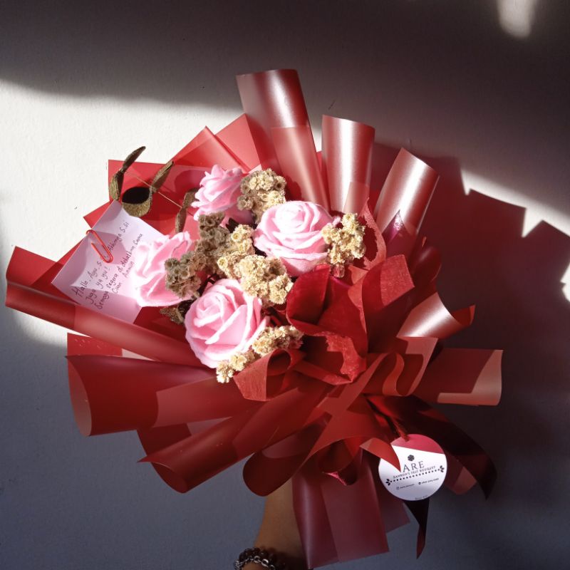 

Buket bunga mawar flanel and dried flowers by are bouquet