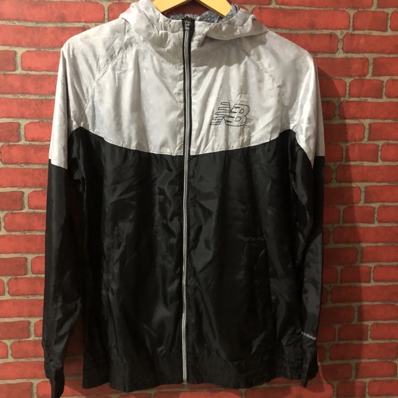 Jaket Newbalance