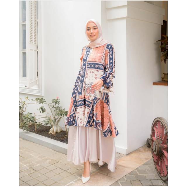 Lalita tunic wearing klamby