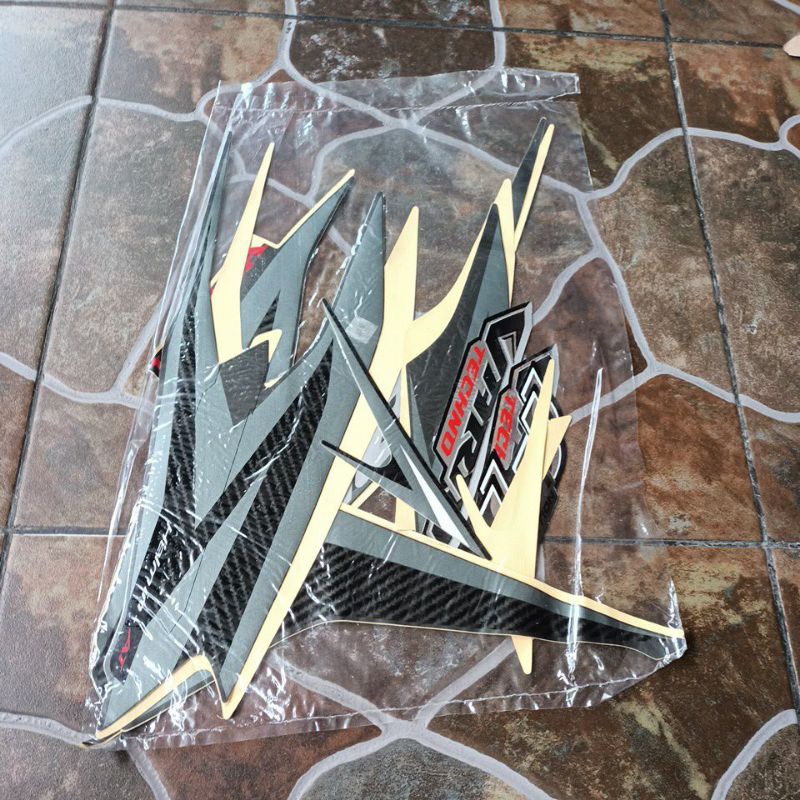 striping stiker les body Vario techno 125 2012 hitam