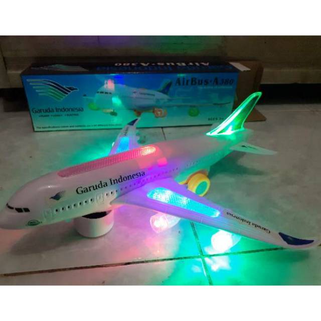 Mainan Pesawat Garuda Indonesia Light And Music Free baterai