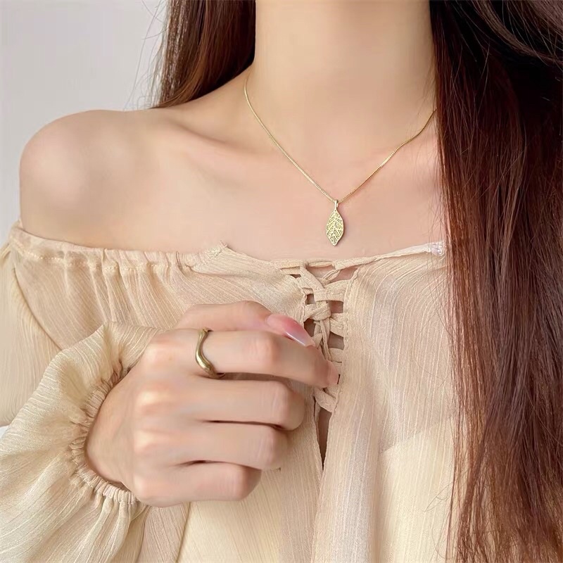 Kalung Titanium Daun Mata Tanam Elegan Korea Fashion style Trending