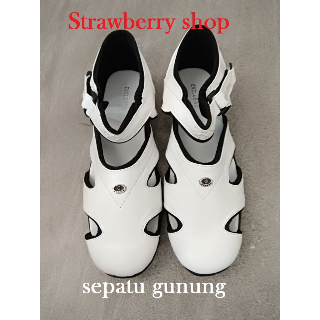 Sepatu Haji dan Umrah Sepatu Wanita Model Gunung Perlengkapan Haji dan Umrah Sepatu Wanita Haji dan 