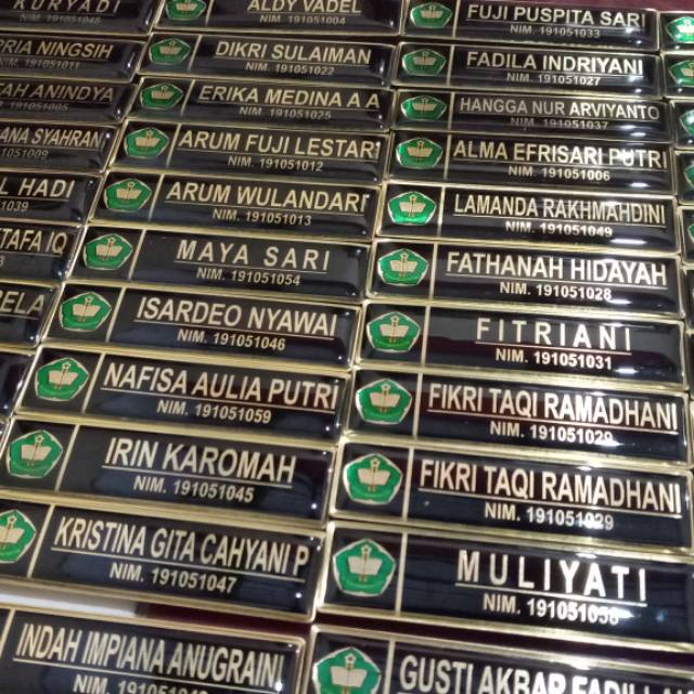 

Nametag (Papan nama dada)