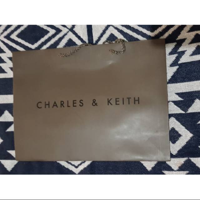 

Paperbag charles & keith