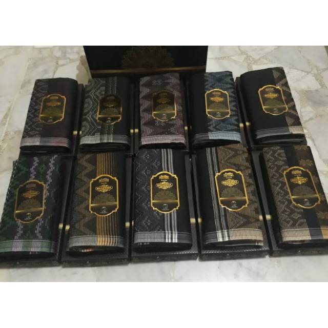 Sarung Benzema motif Black Panther Murmer