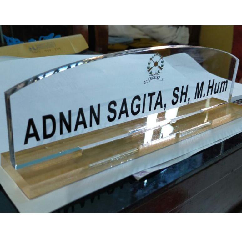

[KODE PC7AQ] Papan nama meja akrilik UV custum