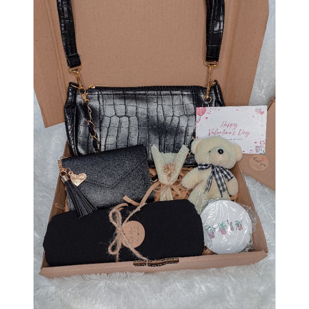 Hampers Giftbox Cewek Black Uhuy Series | Kado Ulang Tahun Cewek | Kado Pernikahan | Hampers Pernikahan