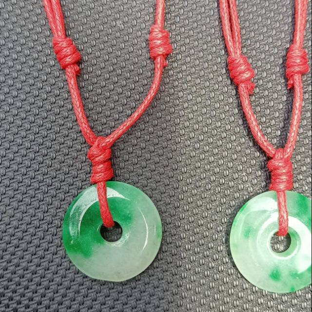 Liontin giok asli tali merah