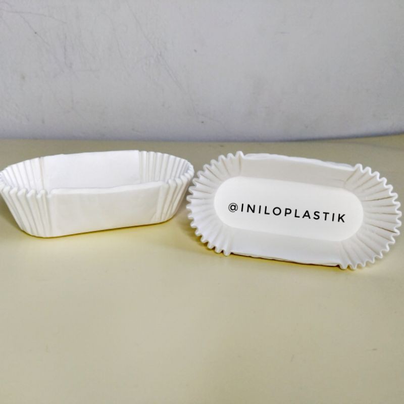 

Oval cupcake White 129x81mm / Kertas Risolles
