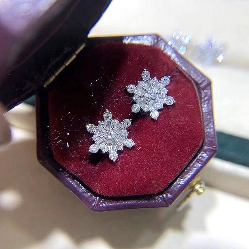 Anting Stud Desain Snowflake Aksen Kristal Untuk Wanita