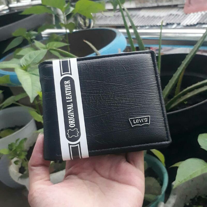 Dompet hitam / Dompet Levis / dompet pria / dompet cowo