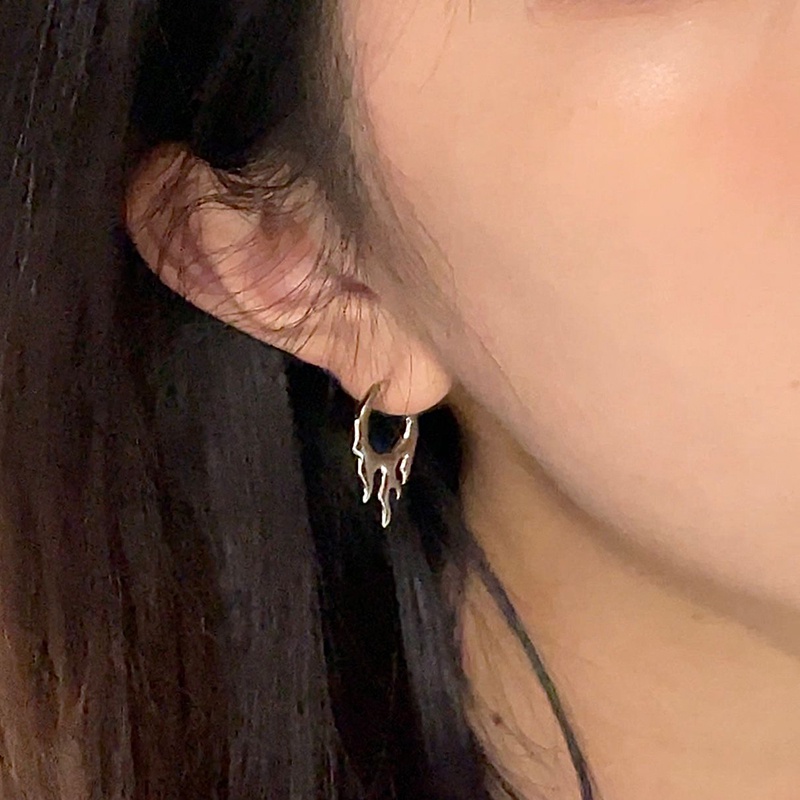 1 Pasang Anting Stud Bentuk Api Tidak Teratur Warna Silver Bahan Tembaga Logam Gaya Punk Vintage