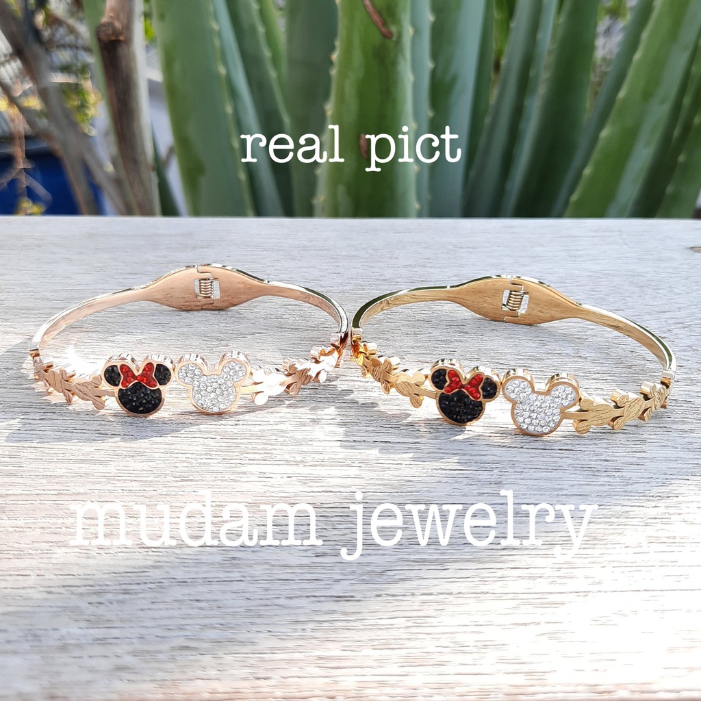 Gelang Bangle Titanium mickey dan Minnie Dengan Taburan Kristal Artifisial