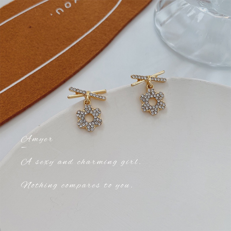 Cross penuh berlian kecil anting-anting wanita sederhana dingin rasa gaya anting-anting bunga aster