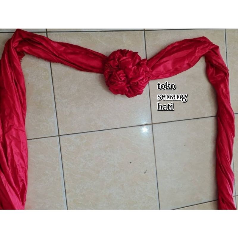 kain merah sangjit . kain pintu . bunga kain pintu