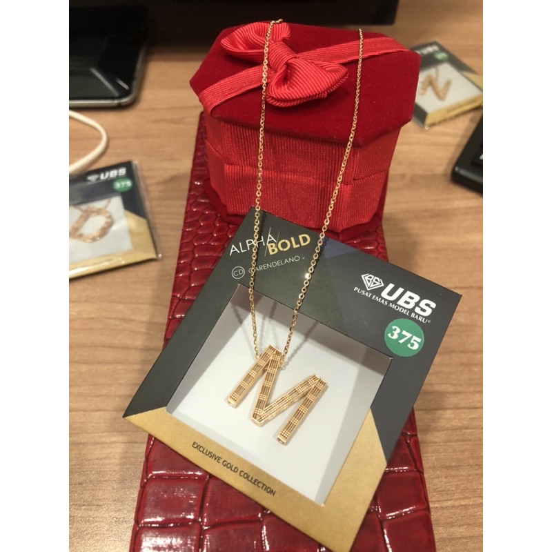 kalung huruf M