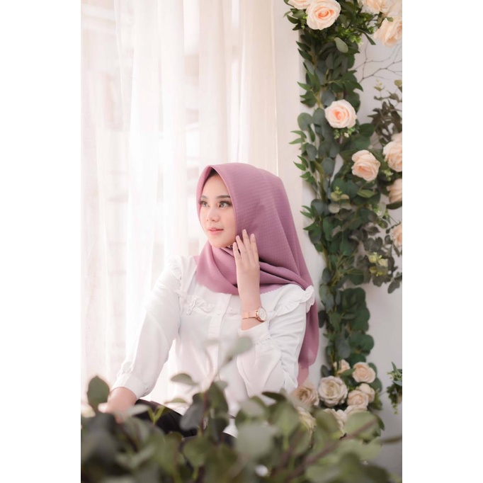 At Muflih - Mayrani Scarf | Hijab Segiempat Polos