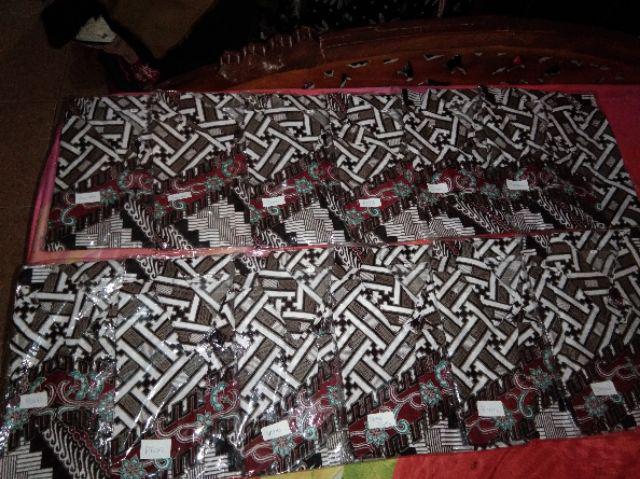 Batik Dianputri  Kemeja Batik Pria Lengan Panjang Motif Parang Bunga 3 Warna