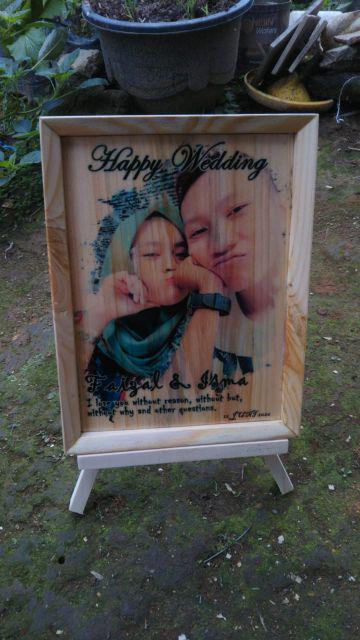 Bingkai Foto Free Cetak Foto Di Kayu + Edit Desain Hadiah Wisuda / Ulang Tahun / Pernikahan 8r & 10r