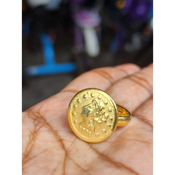 Cincin koin lapis emas