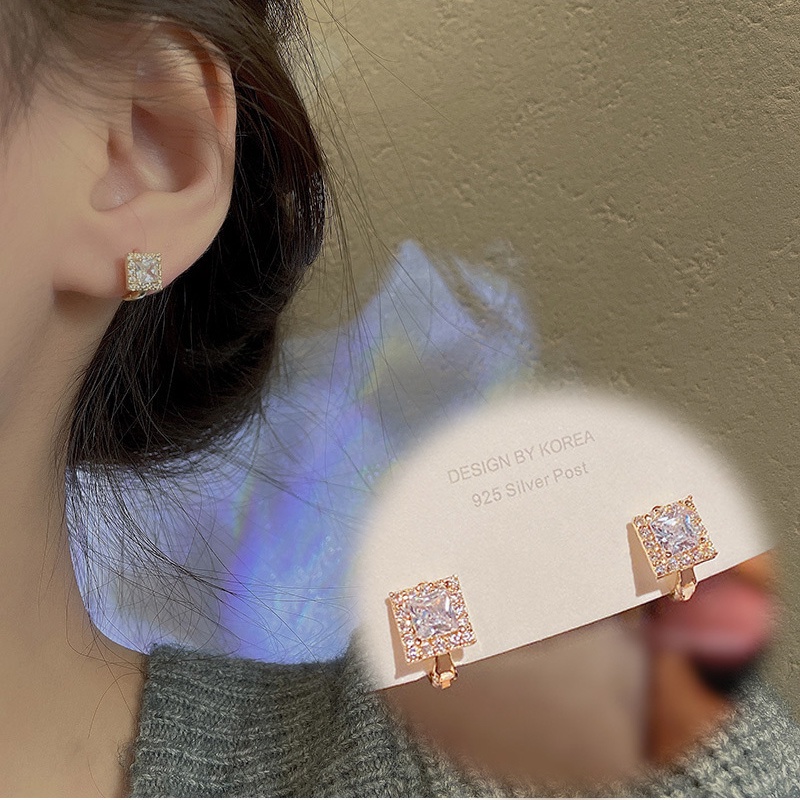 Anting Tusuk Gantung Hias Kristal Gaya Simple High Quality Untuk Wanita