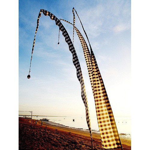 Umbul-Umbul Penjor Bali 4 Meter Poleng Catur Kotak-Kotak