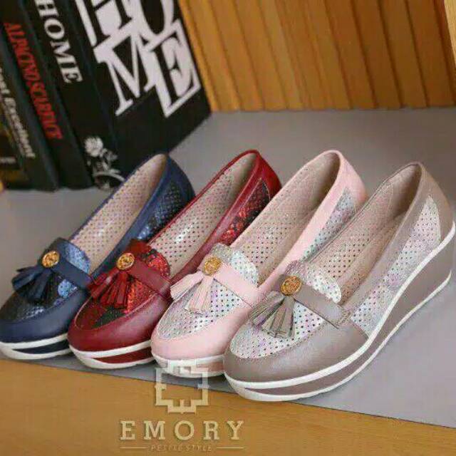 Sepatu wedges emory