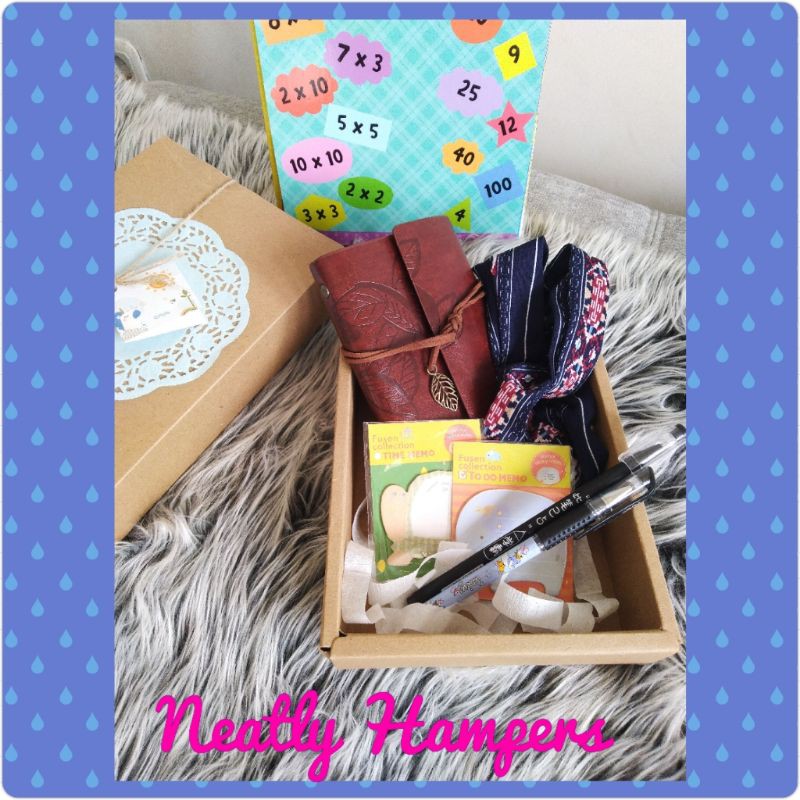 

Hampers Neatly kado bingkisan ultah wisuda lebaran tahun baru anniversary cewek perempuan