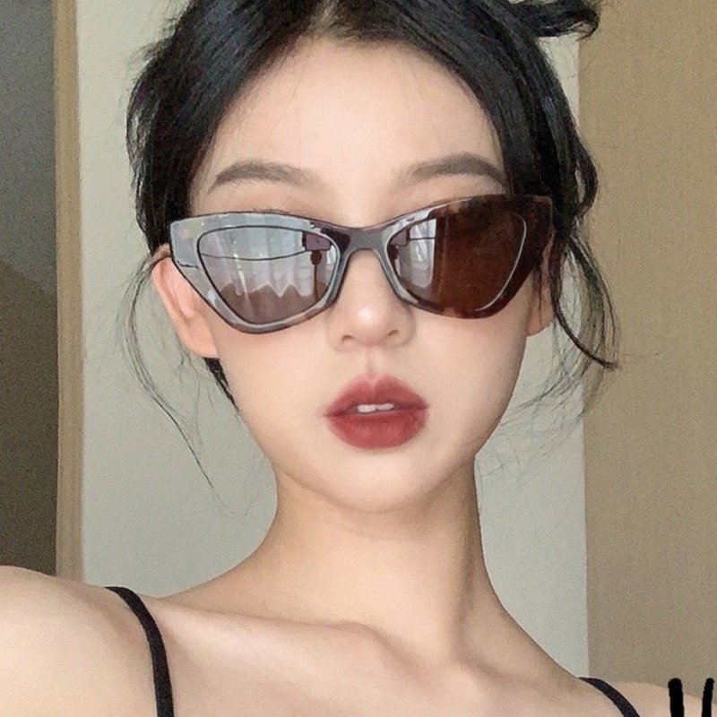 (YUZHU) Western Retro Fashion Cat Eye Metal Hinges Sunglasses INS Style Kacamata Anti Radiasi Untuk Wanita