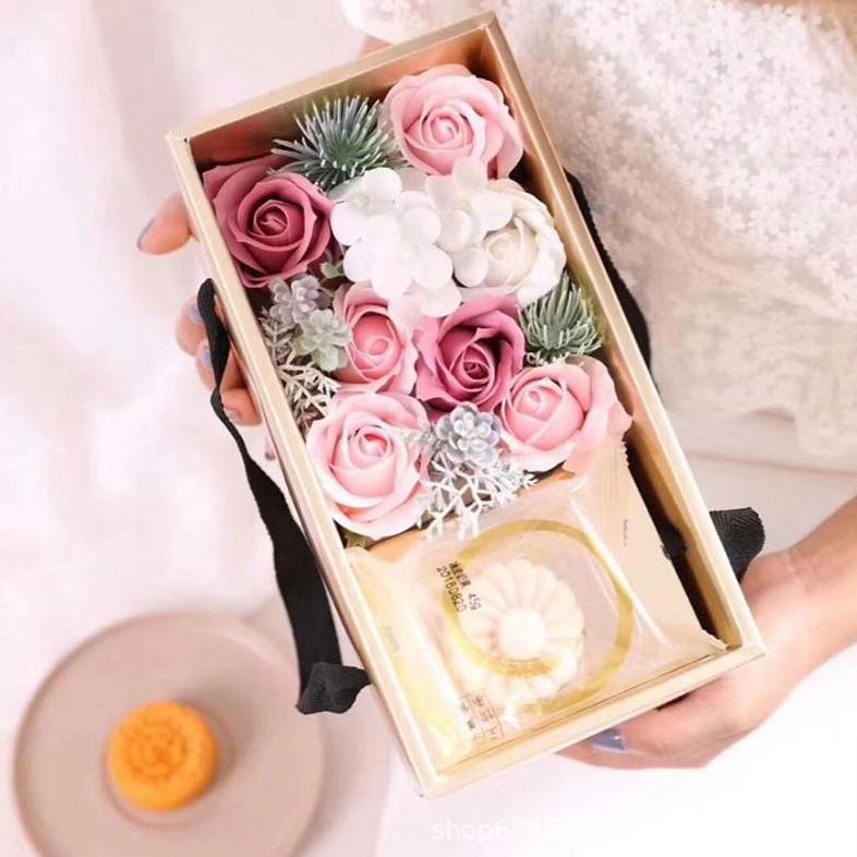 

Flower Box Kotak Bunga-Box Square/ Kotak Hampers Kado Natal / Realfood / Valentine / Lebaran