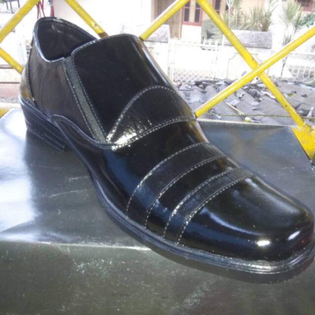 Sepatu pantofel pria kulit asli Rasheda K 12 Glossy Big Size