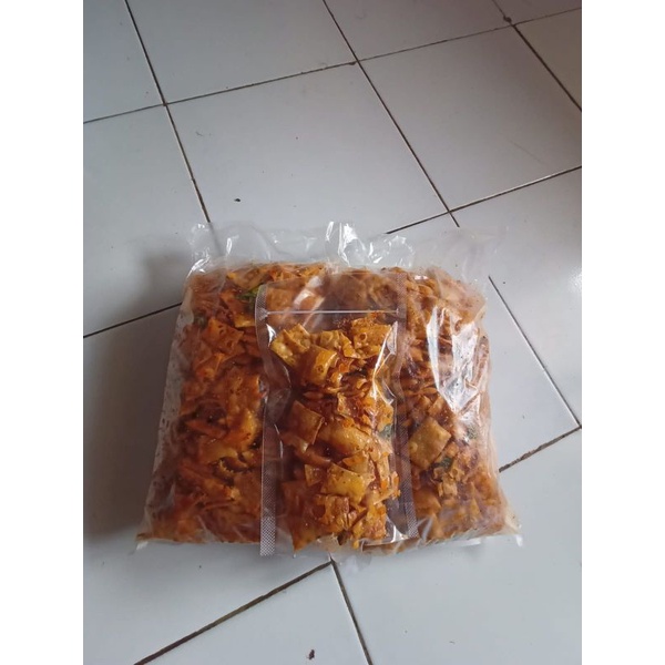 

keripik pansit/keripik bawang original/pedas/ektrapedas jajanan khas tasikmalaya