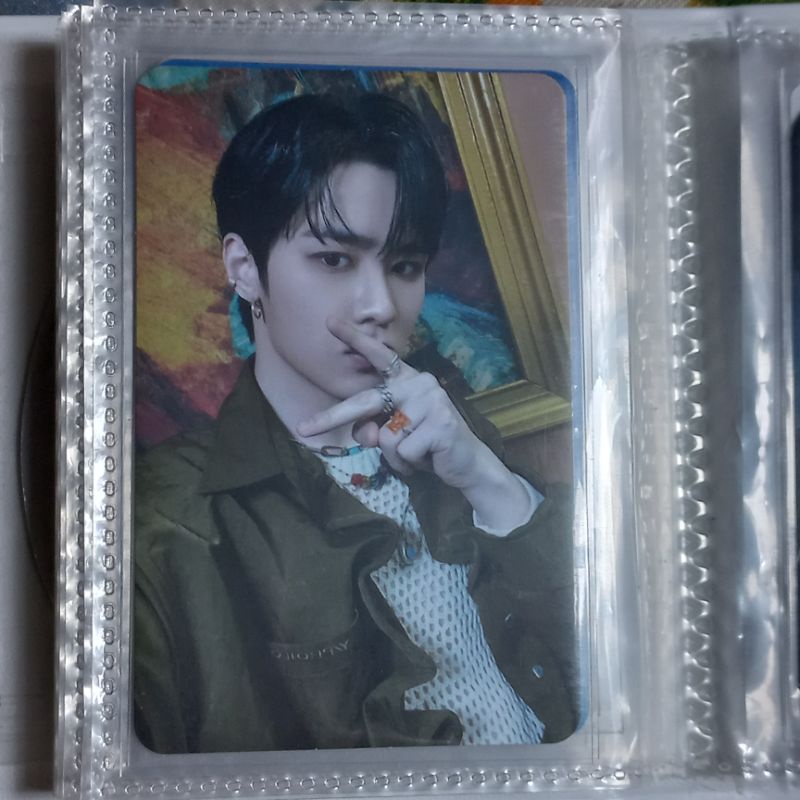 Photocard official jewel universe kun, yangyang, dan johnny catharsis