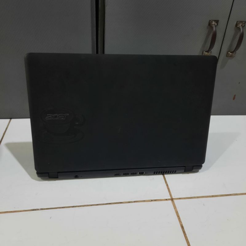 Laptop Acer ES1-572, Intel Core i3-6100U Gen 6Th Ram 4/1Tb HDD vga HD graphic 520 Layar 15inch Windows 10