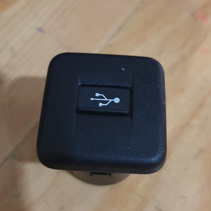 soket USB ertiga ORI Suzuki SGP LIMITED EDITION