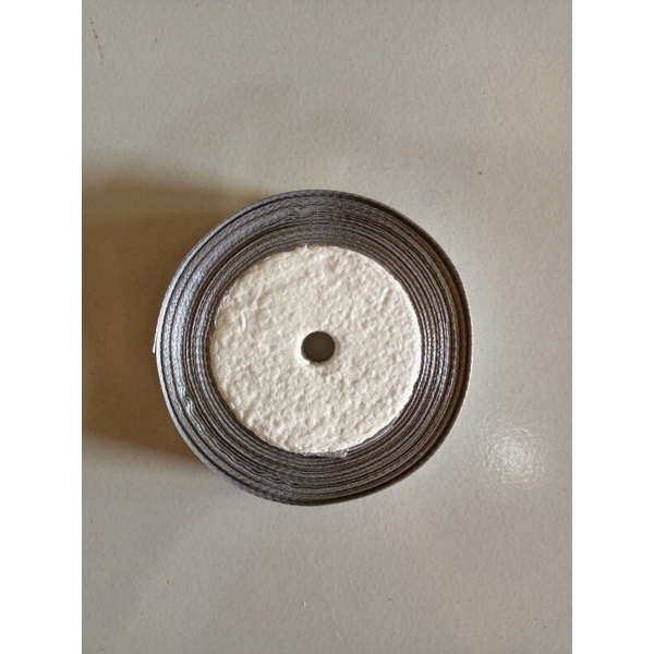

Pita satin 5/8" (1,5 cm) warna abu abu