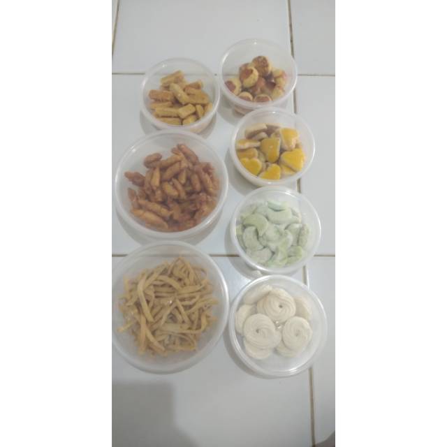 

Menjual kue2 kering hari natal dan tahun baru