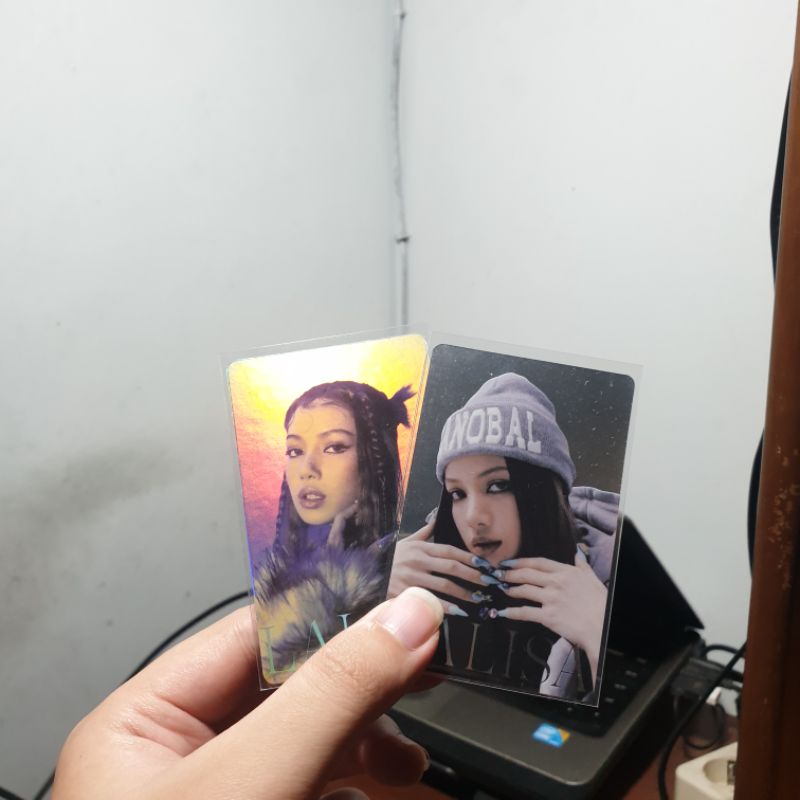 PHOTOCARD BENEFIT/POB YG SELECT (YGS) LALISA VER BLACK BLACKPINK (DAMAGE) (BOOKED)