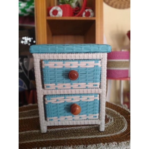 lemari kosmetik minimalis rotan sintetis