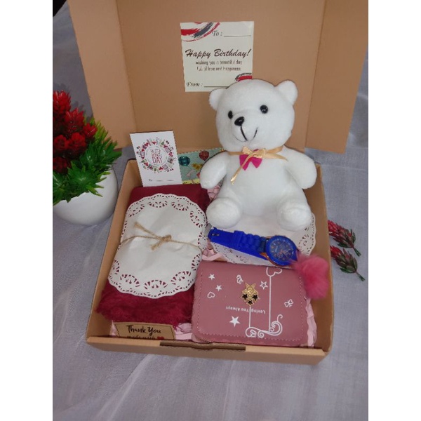 

PAKET GIFT BOX CANTIK HADIAH ULANGTAHUN/GRADUATION/ WEDDING