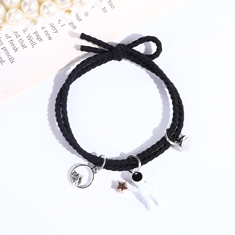 2 Pc Korea Ins Gelang Astronot Pasangan Rantai Magnet Gelang Dikepang Cinta Hadiah Lucu Ready stock