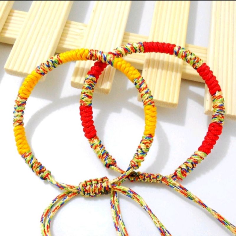 gelang serut tali benang warna warni ala etnik tibet