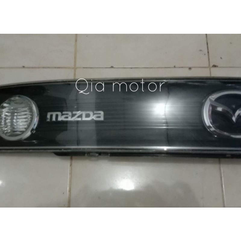 Lampu reflektor bagasi mazda biante