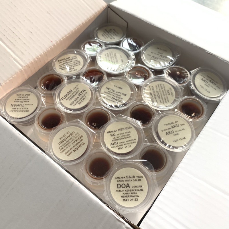 

1 Box (200pcs) - HOSTI Ayat BESAR dan Anggur Perjamuan Kudus Cup NON alkohol