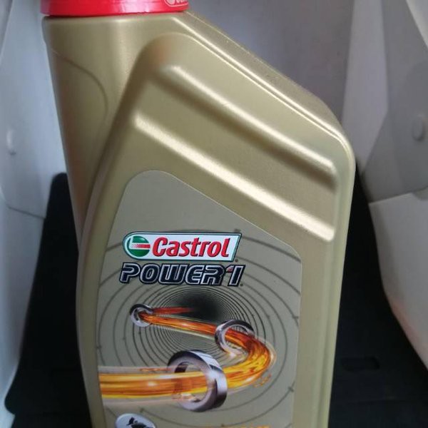 Oli Castrol Power1 4T 08L