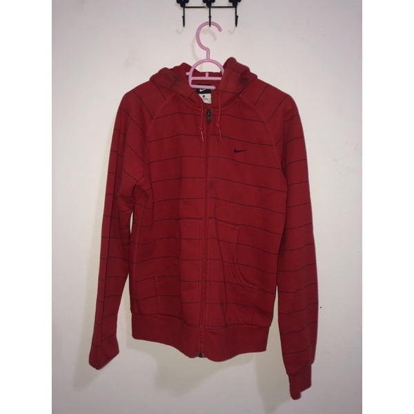 Jaket Merah Garis-Garis Merk Nike Preloved